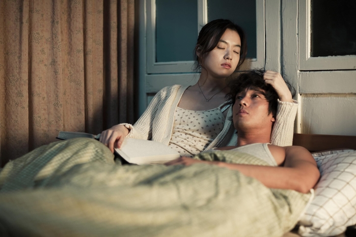 Giải mã những hành vi kì cục của nhiều chàng sau khi làm chuyện yêu