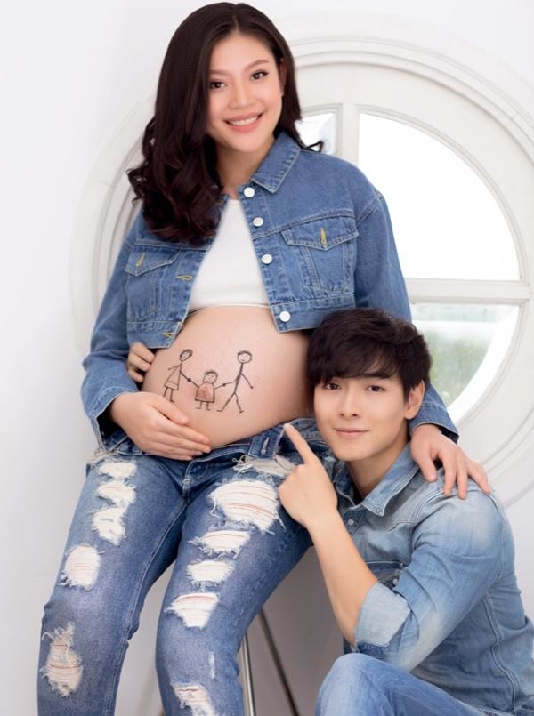 Hội mẹ bỉm sữa showbiz Việt vừa kết nạp thêm nhiều thành mới