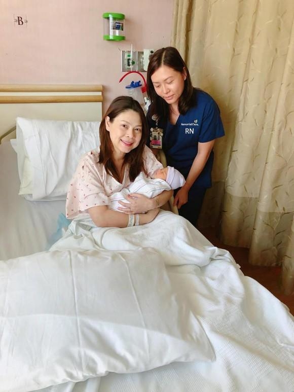 Hội mẹ bỉm sữa showbiz Việt vừa kết nạp thêm nhiều thành mới