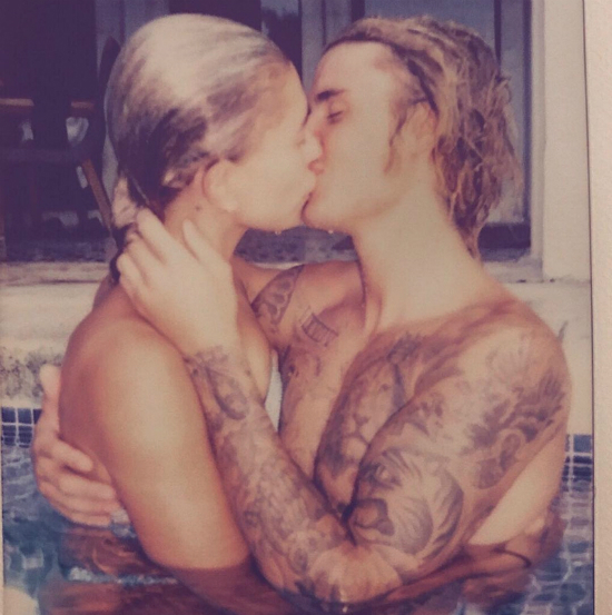 Hơn 8 triệu “like” cho bức ảnh Justin Bieber và vợ sắp cưới hôn nhau