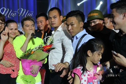 Khổ như sao Việt “chạy show”: người bị đánh, người mang cả dàn vệ sĩ