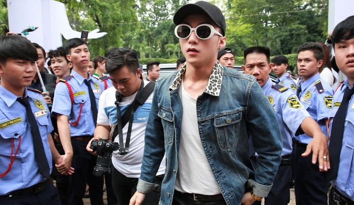 Khổ như sao Việt “chạy show”: người bị đánh, người mang cả dàn vệ sĩ