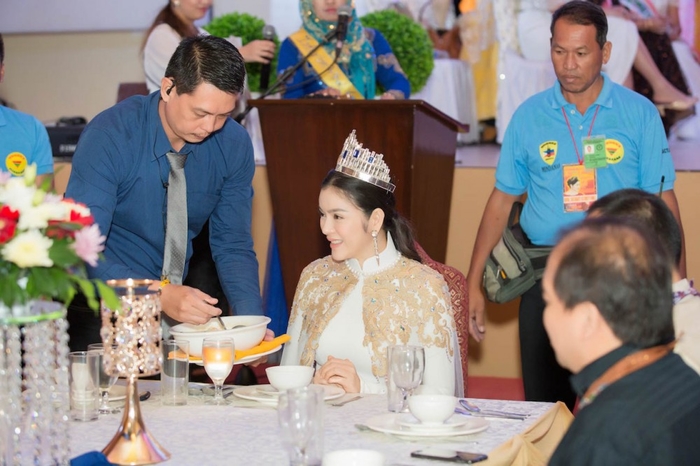 Khổ như sao Việt “chạy show”: người bị đánh, người mang cả dàn vệ sĩ
