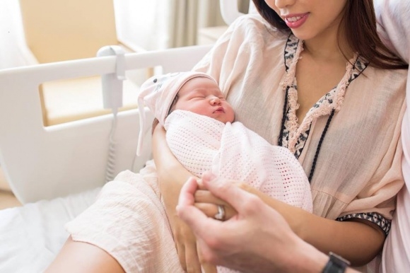 Loạt ảnh đáng yêu của con gái siêu mẫu Hà Anh