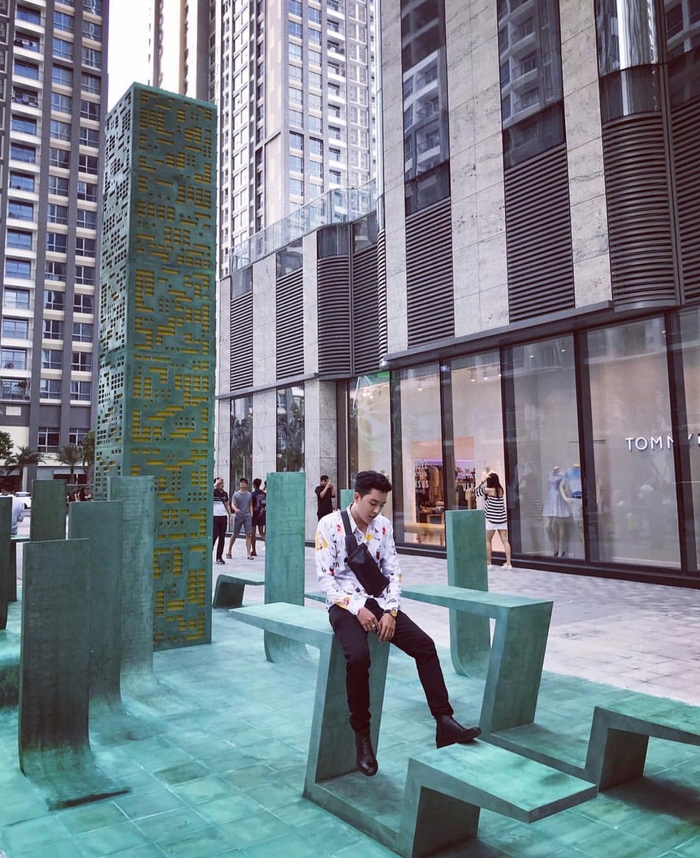 Loạt sao Việt khoe ảnh sống ảo cực chất ở toà nhà Landmark 81