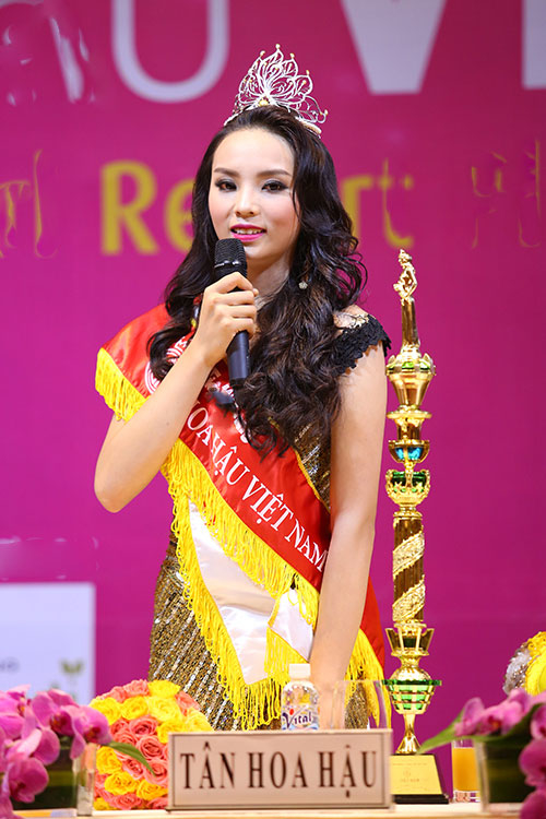 Mái tóc là gốc con người, nhìn Hari Won và một loạt sao Việt là biết