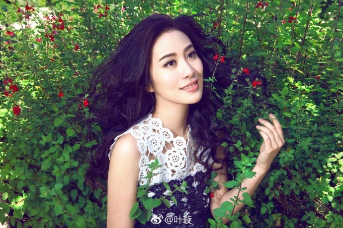 Mạnh Lệ Quân Diệp Tuyền khoe cuộc sống giàu sang vì yêu đại gia