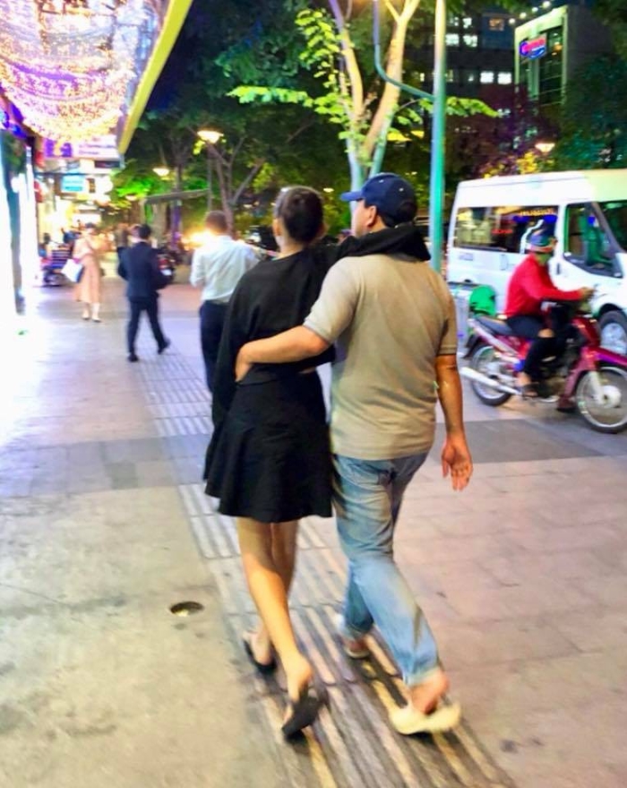 Bật cười trước bộ sưu tập dép tổ ong đủ màu sắc của MC Quyền Linh