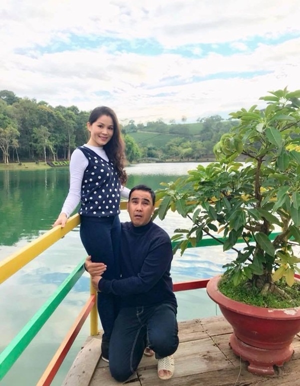 Bật cười trước bộ sưu tập dép tổ ong đủ màu sắc của MC Quyền Linh