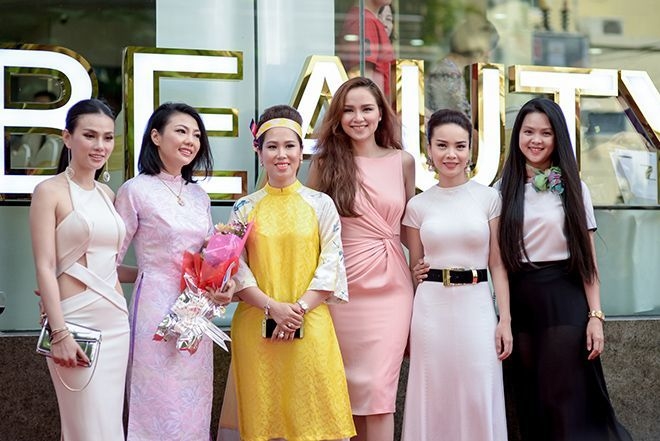 Muôn kiểu tình bạn trong showbiz Việt