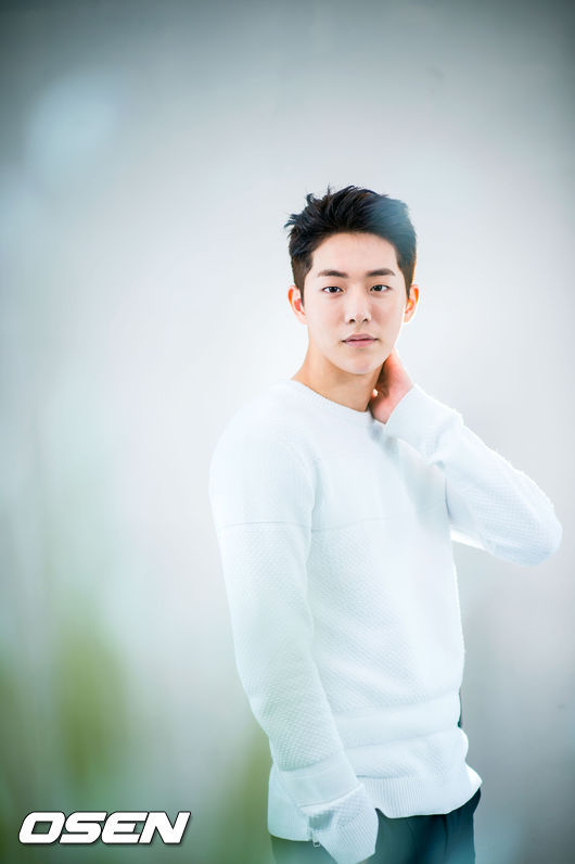 Nam Joo Hyuk bị sàm sỡ công khai khi tham dự sự kiện tại Philippines