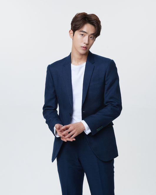 Nam Joo Hyuk bị sàm sỡ công khai khi tham dự sự kiện tại Philippines