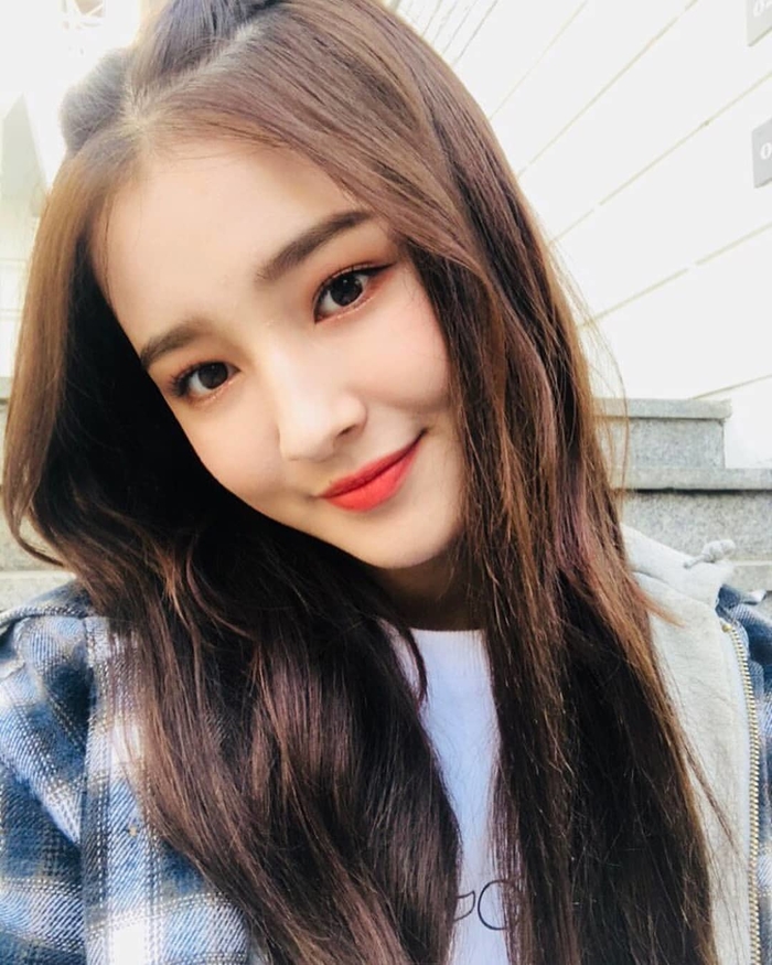 Nhan sắc và ngoại hình quyến rũ của 2 bông hồng lai đình đám Kpop
