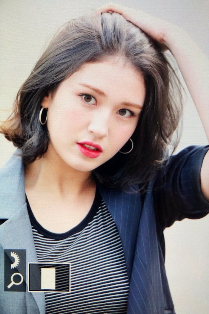 Nhan sắc và ngoại hình quyến rũ của 2 bông hồng lai đình đám Kpop