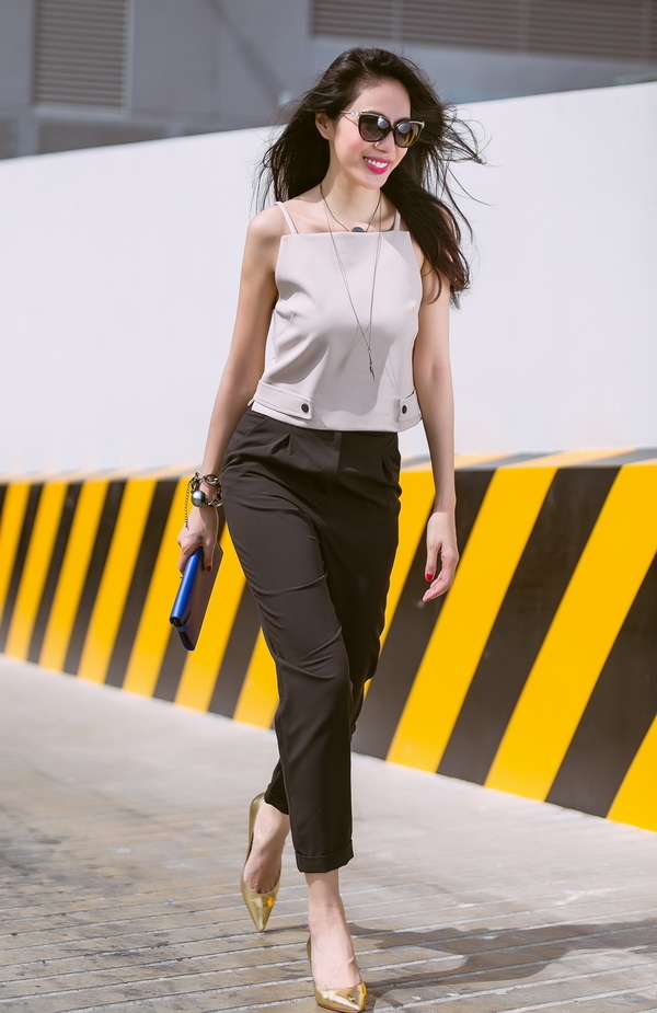 Những bà mẹ showbiz Việt “cưa sừng làm nghé” với style trẻ trung