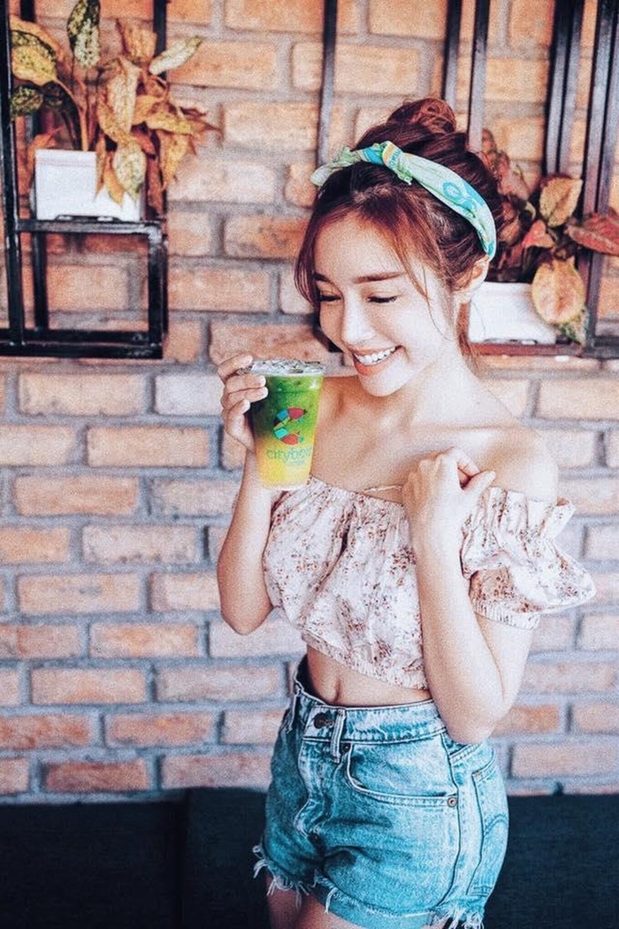 Những bà mẹ showbiz Việt “cưa sừng làm nghé” với style trẻ trung