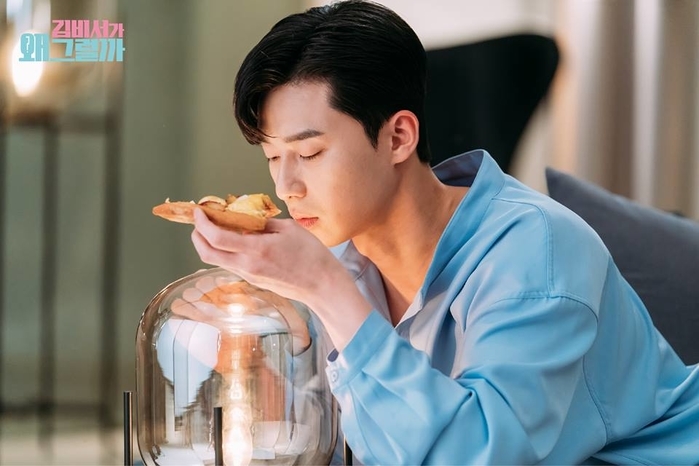 Những bộ cánh đắt tiền của Phó chủ tịch Lee trong Thư ký Kim