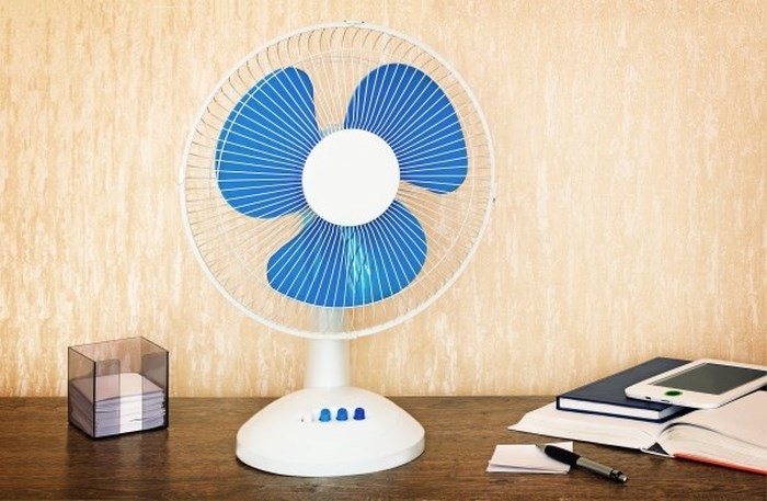 Sai lầm dễ mắc phải khi sử dụng quạt điện gây hại cho sức khỏe cả nhà