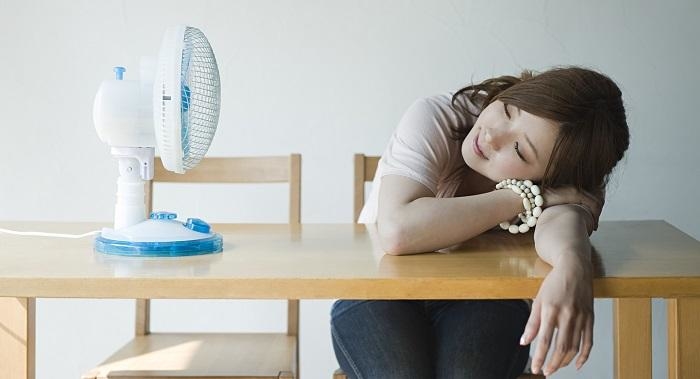 Sai lầm dễ mắc phải khi sử dụng quạt điện gây hại cho sức khỏe cả nhà