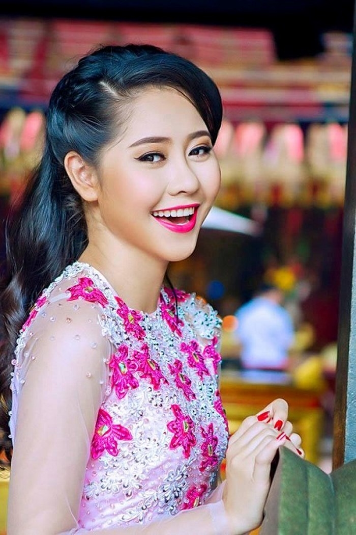 Những chiếc mũi biến dạng của các người đẹp châu Á