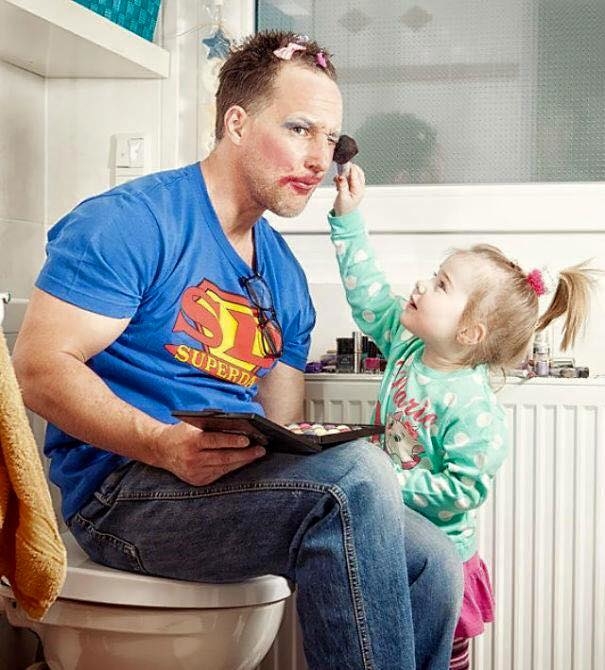 Những khoảnh khắc của con gái quấn bố đến mẹ cũng phải “ganh tỵ”