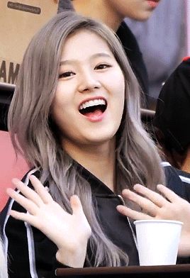 Top idol Kpop sở hữu nụ cười tỏa nắng khiến các fan xao xuyến