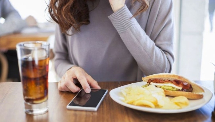 Những quy tắc vàng khi ngồi vào bàn ăn mà ai cũng cần nên biết