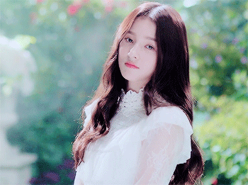 Những thần tượng nữ xinh đẹp sinh năm 2000 của Kpop