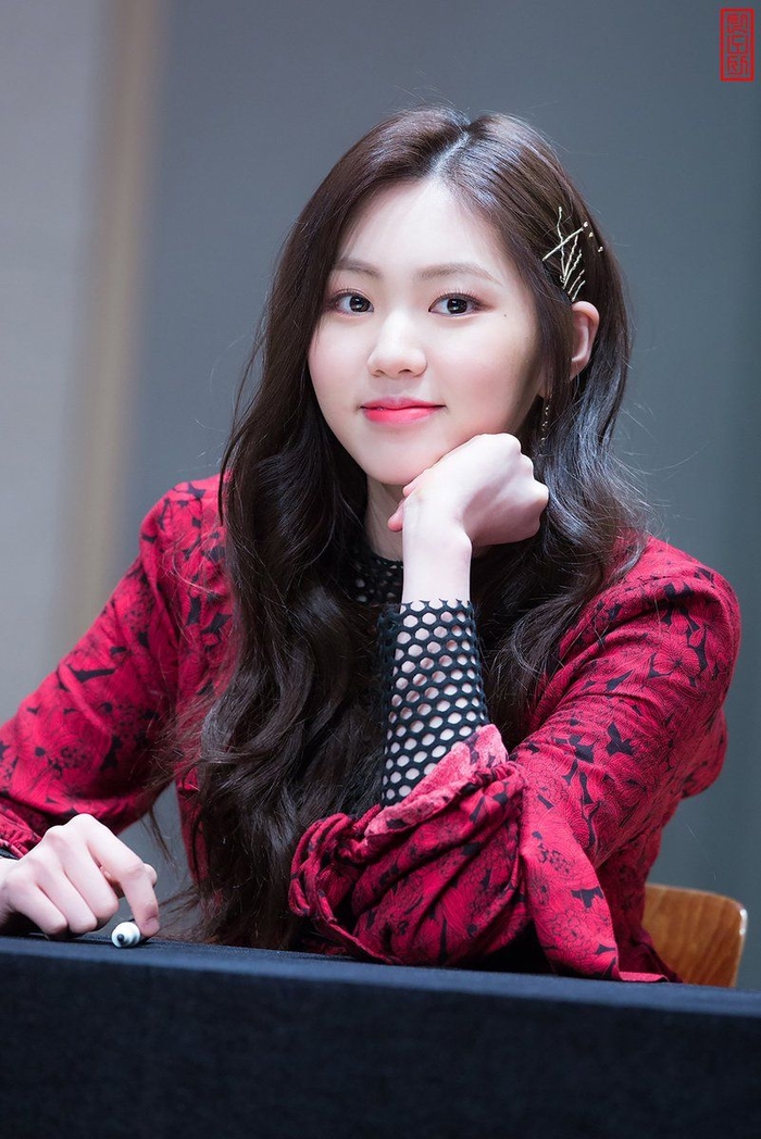 Những thần tượng nữ xinh đẹp sinh năm 2000 của Kpop