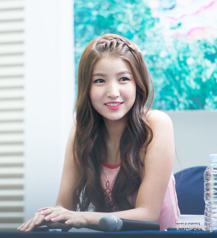 Những trưởng nhóm thiếu tài năng bị coi là mờ nhạt nhất Kpop