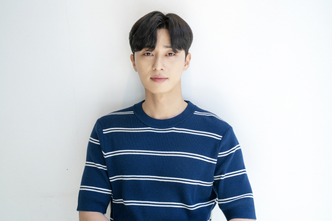 Park Seo Joon chia sẻ về Park Min Young và tin đồn hẹn hò