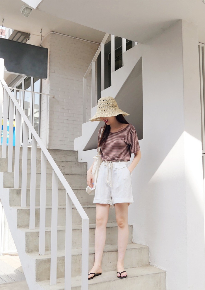 Qua rồi thời của quần 5cm, quần short dài mới là item được săn đón nhi