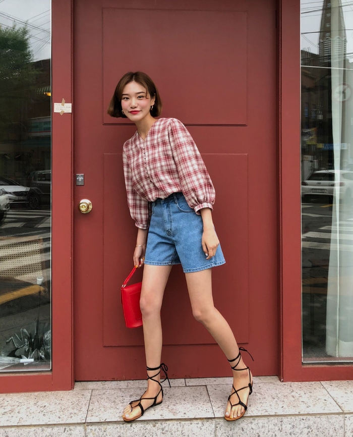 Qua rồi thời của quần 5cm, quần short dài mới là item được săn đón nhi