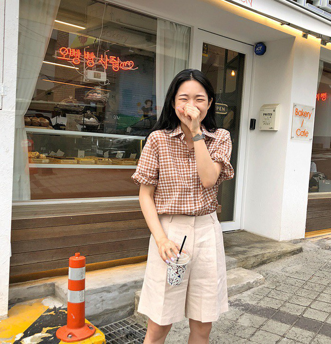 Qua rồi thời của quần 5cm, quần short dài mới là item được săn đón nhi
