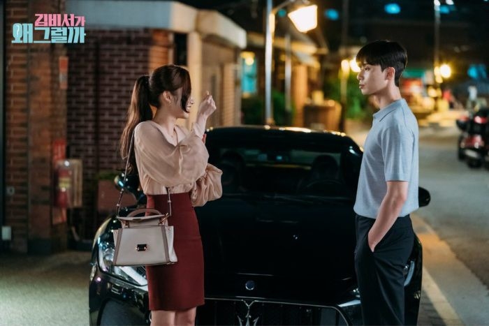 Sắm ngay những kiểu áo đơn giản đạt chuẩn ĐẸP - SANG như Thư ký Kim