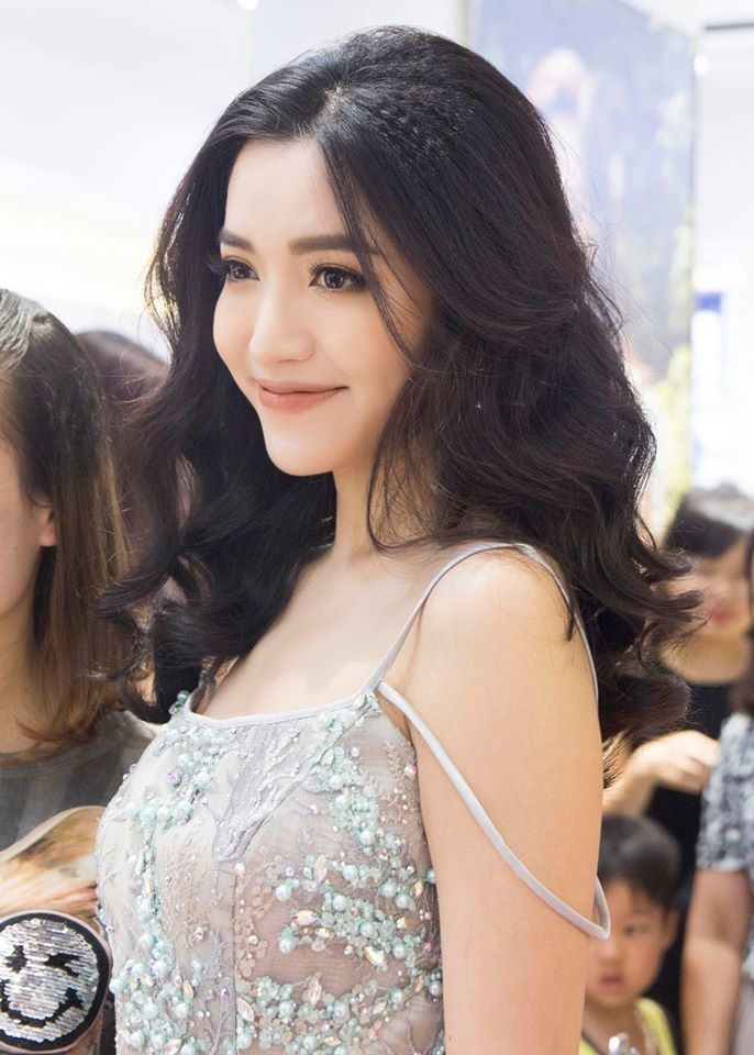 Sao nữ Vbiz gây hốt hoảng bởi thân hình quá đỗi gầy guộc, xương xẩu