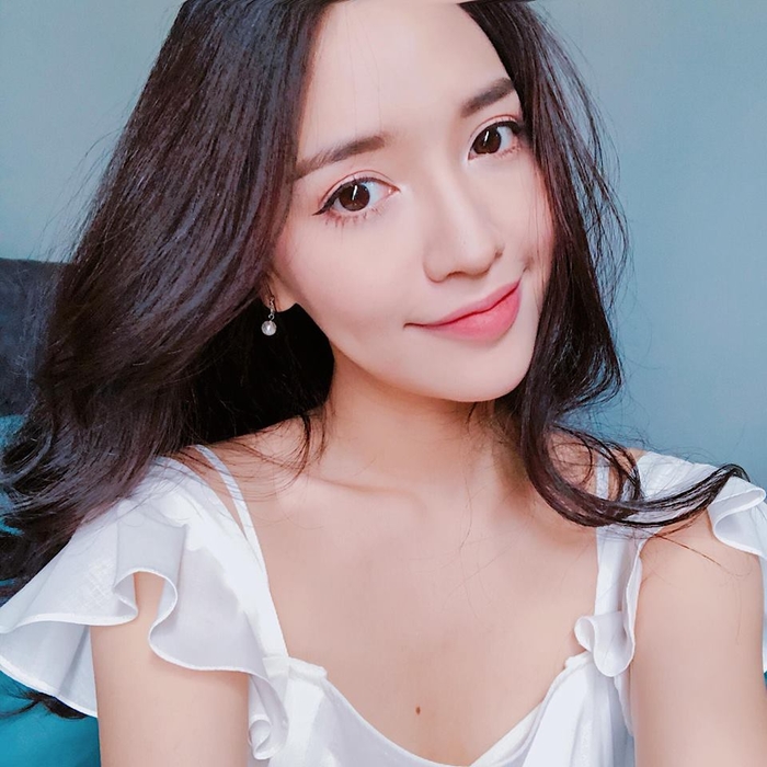 Sao nữ Vbiz gây hốt hoảng bởi thân hình quá đỗi gầy guộc, xương xẩu