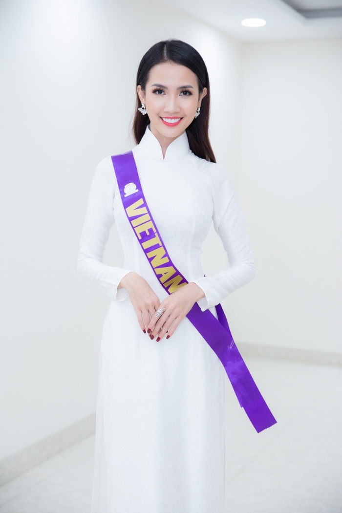 Sao Việt mặc áo dài nữ sinh, ai đẹp hơn ai?
