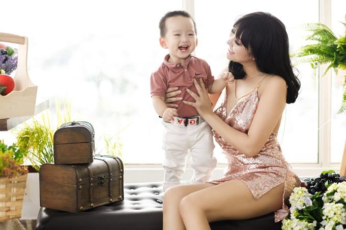 Bất ngờ trước số tiền trợ cấp nuôi con sao Việt nhận được sau ly hôn
