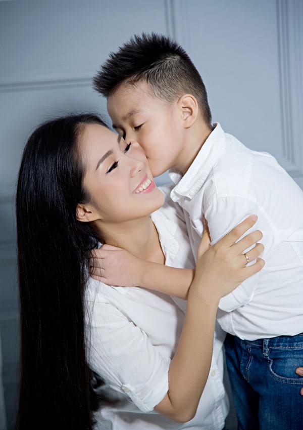 Bất ngờ trước số tiền trợ cấp nuôi con sao Việt nhận được sau ly hôn