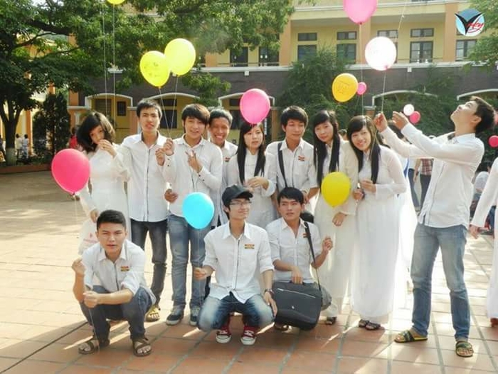 Soi loạt ảnh ngây ngô của các sao nam Việt thời cắp sách đến trường