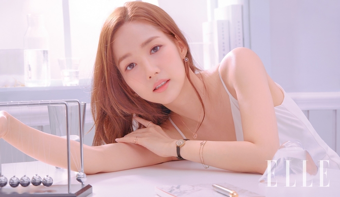 Thời trang đời thường đối lập với trên màn ảnh của Park Min Young