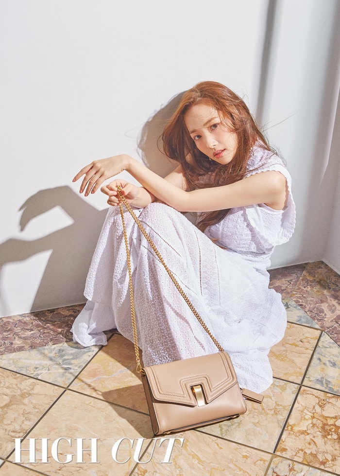Thời trang đời thường đối lập với trên màn ảnh của Park Min Young