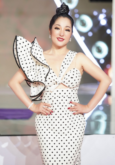 Thời trang sao Việt tuần qua: Người đẹp lộng lẫy, người mặc lỗi