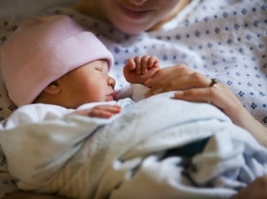 Tìm đáp án cho câu hỏi của không ít bà mẹ: sinh thường hay mổ tốt hơn?