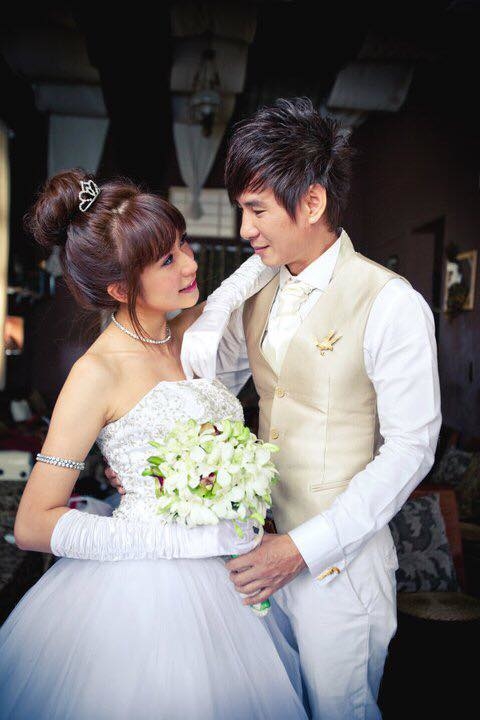 Tình yêu trong showbiz vẫn tồn tại, minh chứng là những cặp đôi này