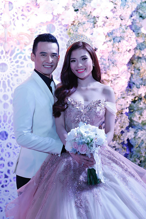 Tình yêu trong showbiz vẫn tồn tại, minh chứng là những cặp đôi này