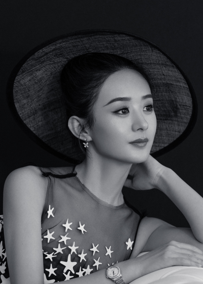 Triệu Lệ Dĩnh lại bị ném đá vì đăng bài quảng cáo cẩu thả