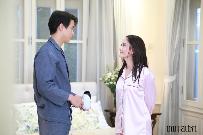 Fan thích thú xem nữ chính Trò chơi tình ái ghen chồng lồng lộn