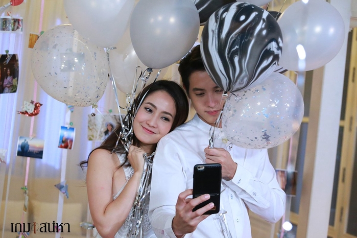 Fan thích thú xem nữ chính Trò chơi tình ái ghen chồng lồng lộn